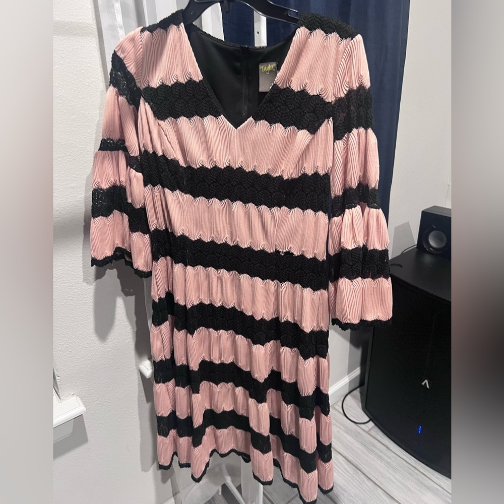 Taylor Apricot Black Lace-Stripe Bell-Sleeve A-Line Dress 10 - Picture 7 of 9
